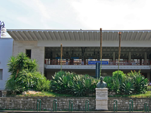 sorrento stazione treni foto